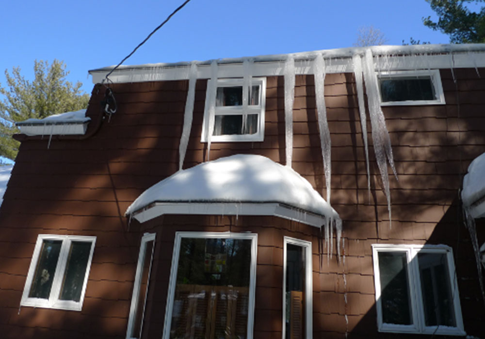 Bungalow with 2010 Addition Before ice dams